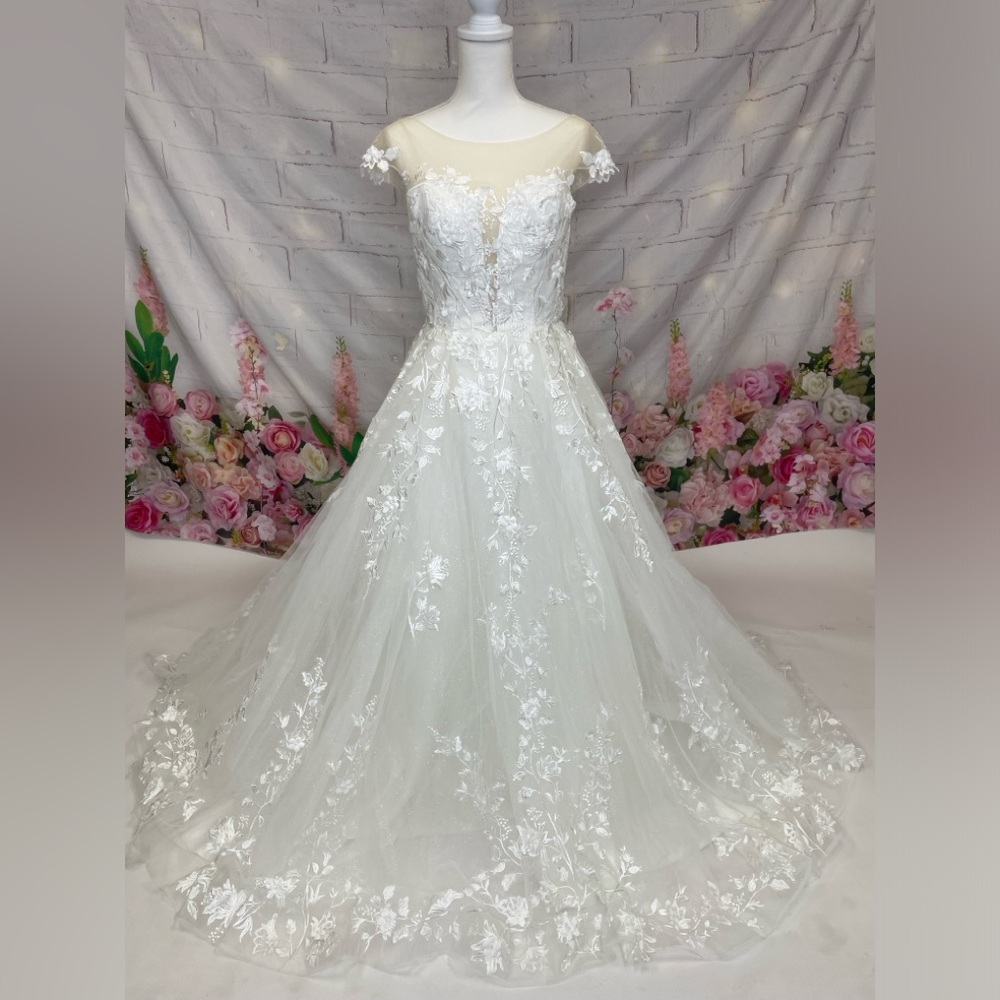 Bridal Ball Gown Women’s Lace Appliqués Wedding Dress, US 6-8